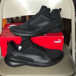 Like new classy black Pumas